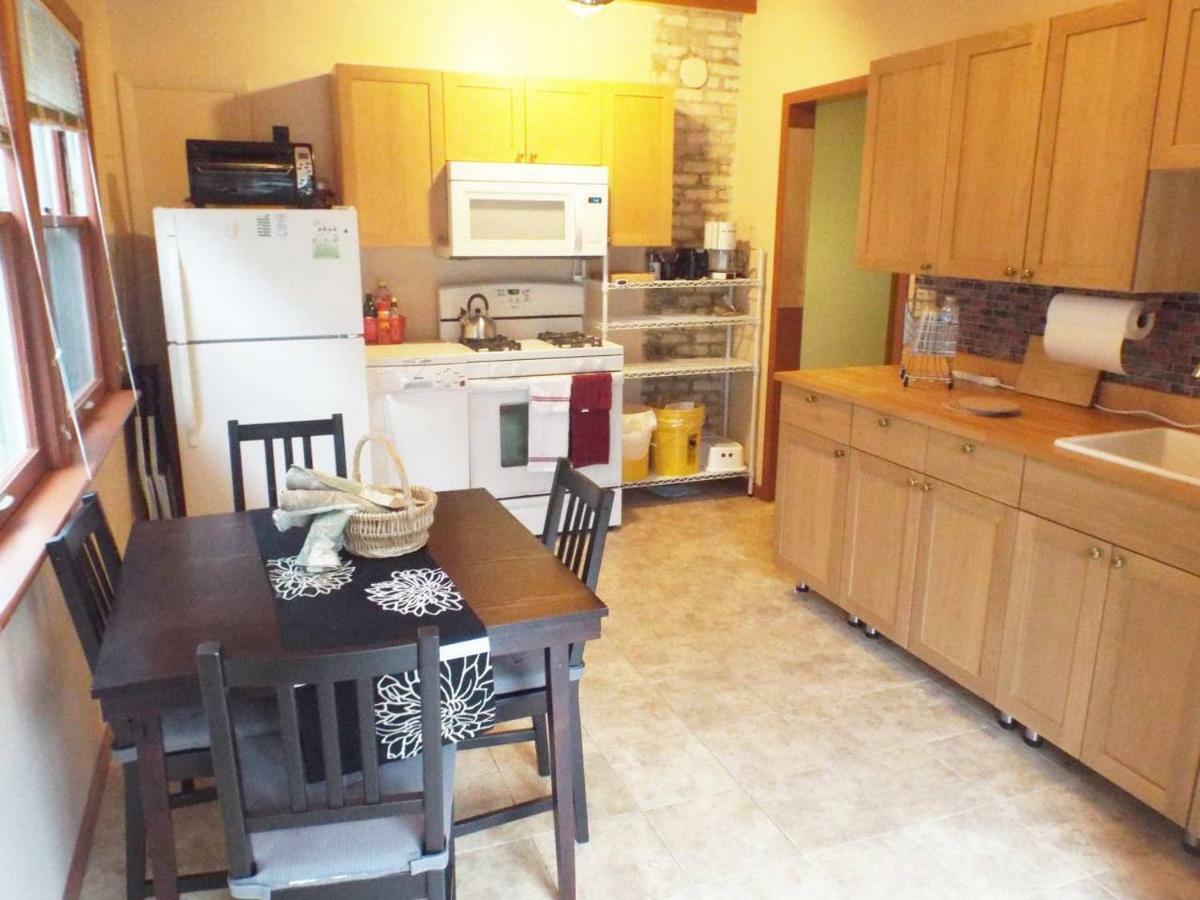 Comfortable 3 Bedroom Craftsman Bungalow In Milwaukee'S Bay View Neighborhood Exterior photo