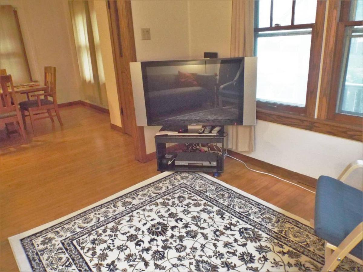 Comfortable 3 Bedroom Craftsman Bungalow In Milwaukee'S Bay View Neighborhood Exterior photo